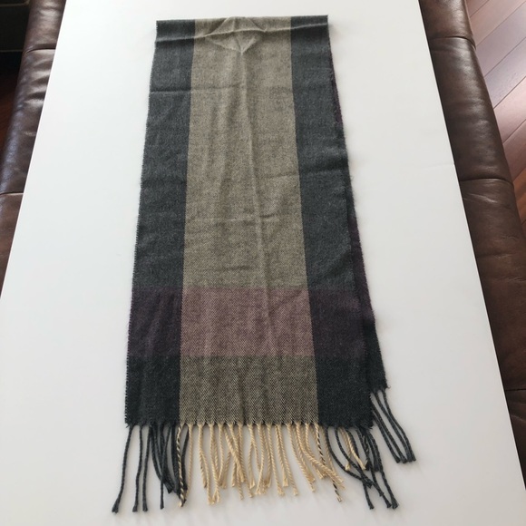 Geoffrey Beene Scarf - Picture 2 of 3